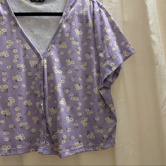 Lavender with White Ditsy Floral Design Button-Up Crop Top NWOT - Picture 4 of 13
